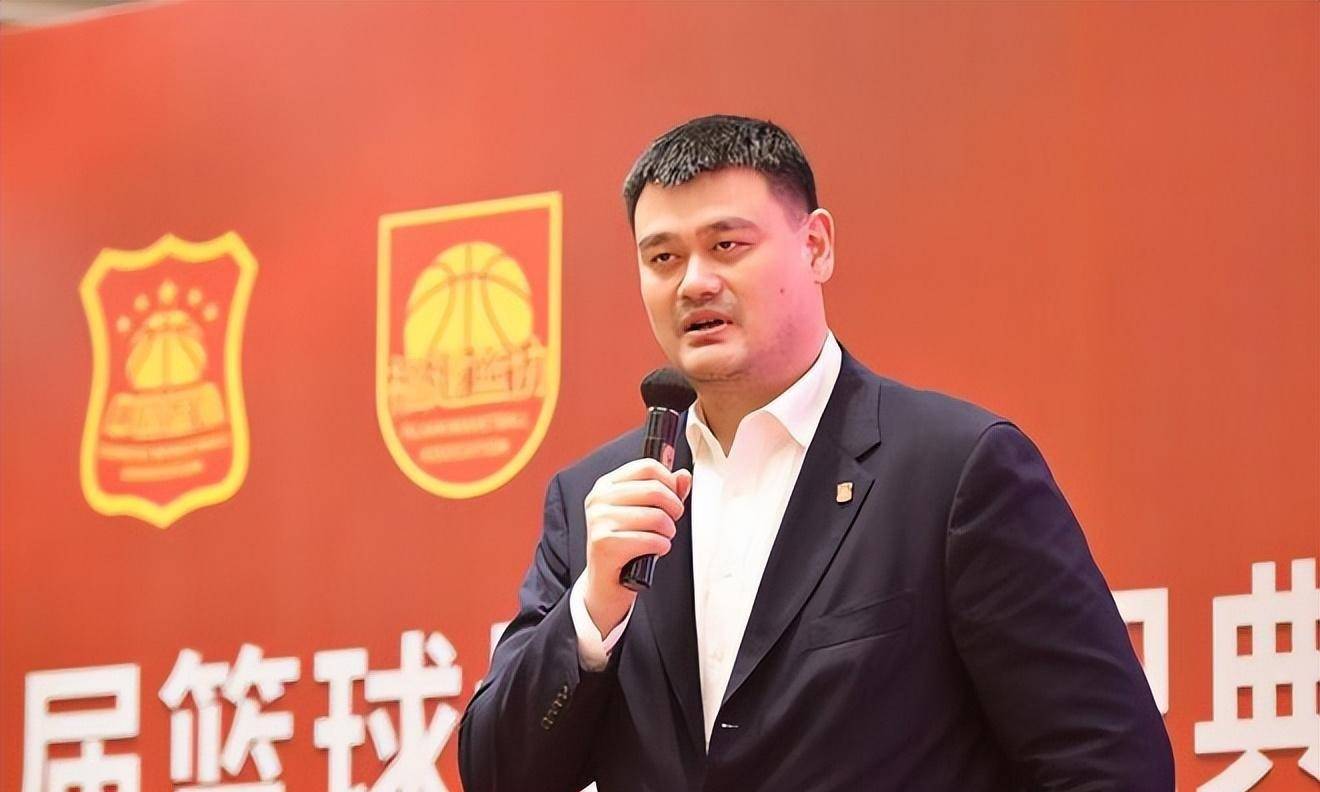 包含亚洲篮球明星见面会举行粉丝狂欢不断的词条